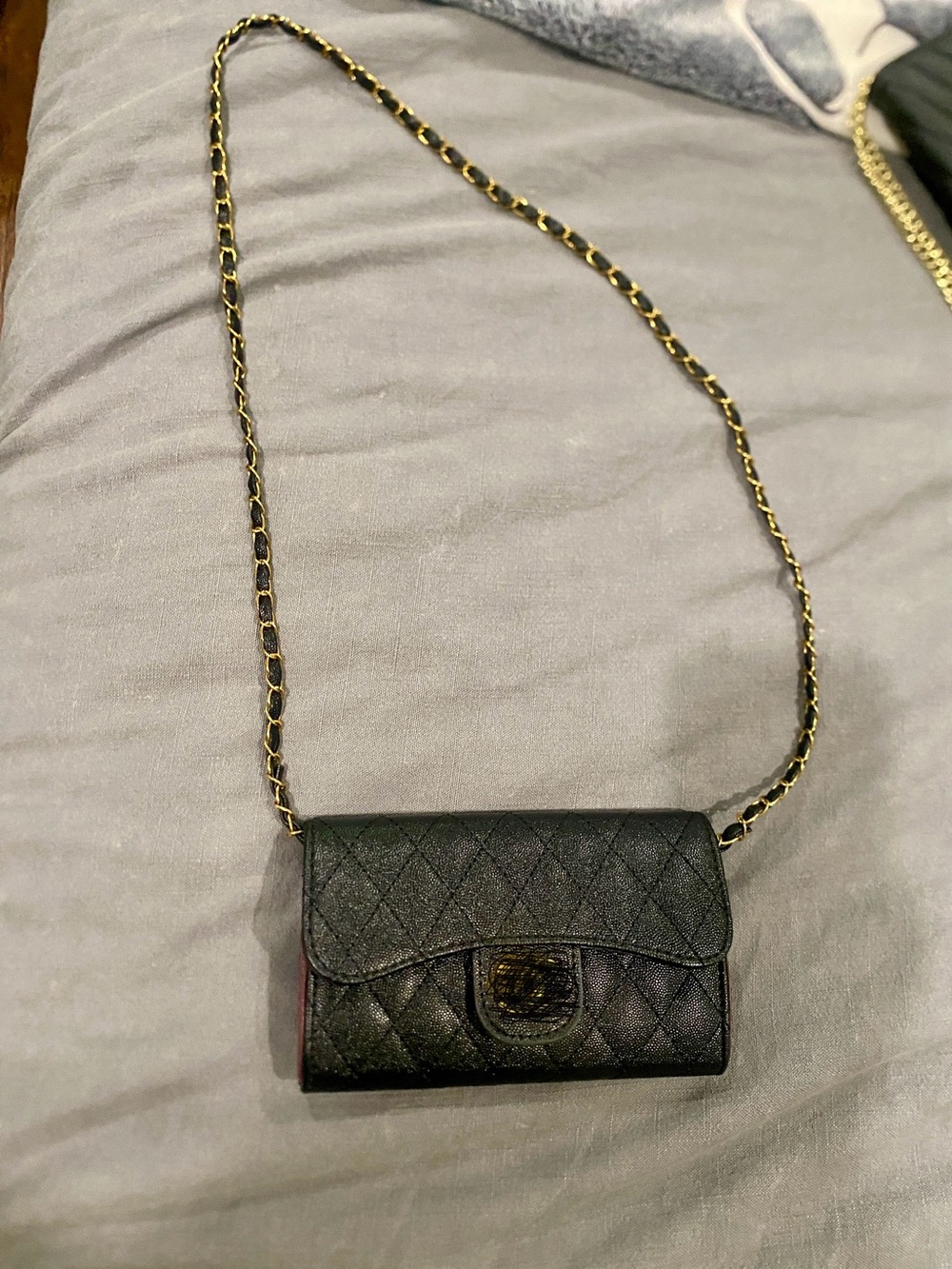 Black Quilted Chain Crossbody Bag - Classic Women's Shoulder Purse